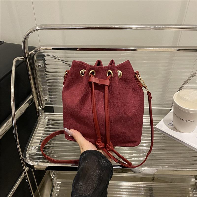 Today's popular bags, women's summer new trendy fashion casual shoulder bags, commuter messenger bucket bags