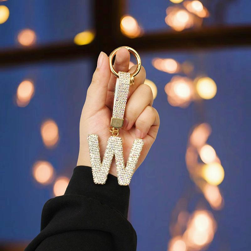 1PC Keychains Ideal Gift Letter Design Bling Key Ring Accessory Full Rhinestone Design Lucky Pendant 26 Alphabet Letters