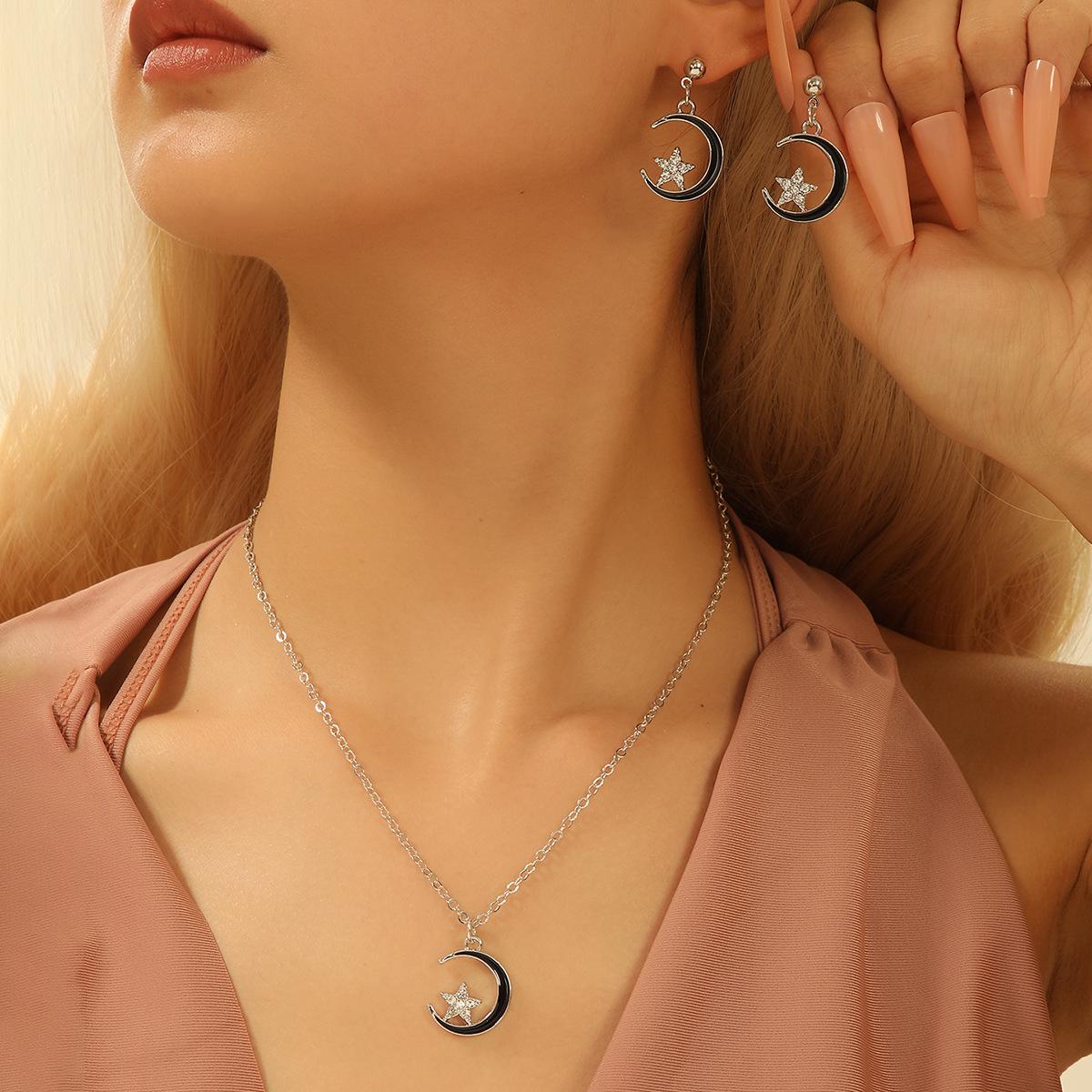Korean Diamond-Studded Moon Necklace and Earrings Set for Women серебряный