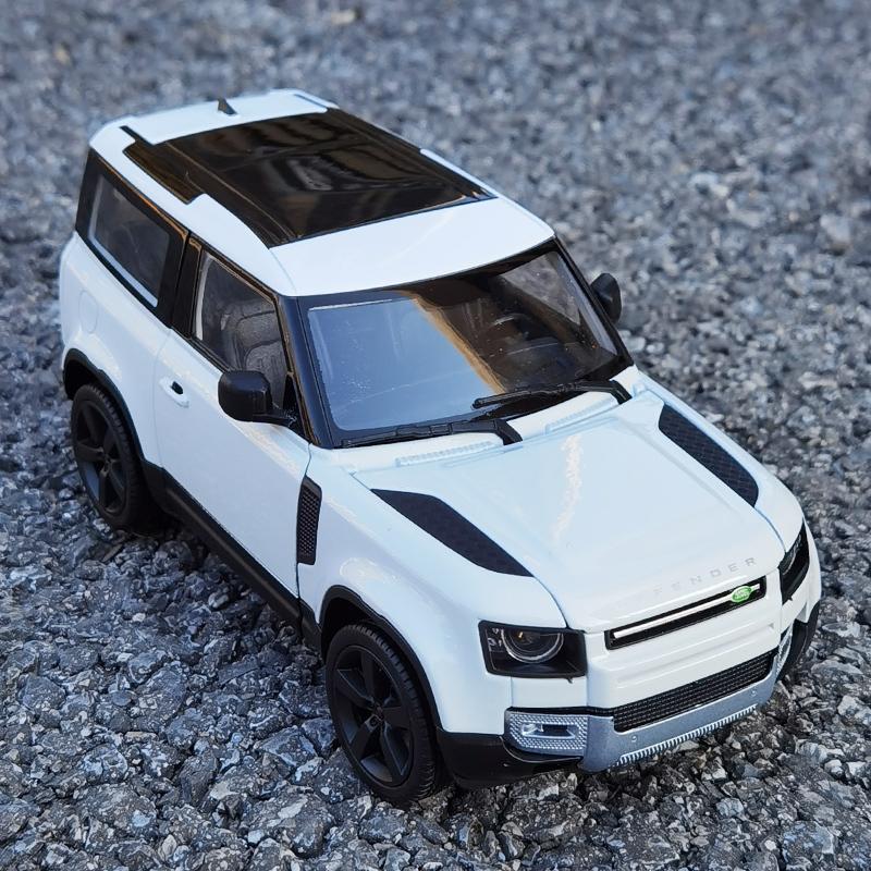 WELLY 1/26 Land Rover Defender 2020 Alloy Car Diecasts & Toy Vehicles Car Model Miniature Scale Model Car Toy for Children
