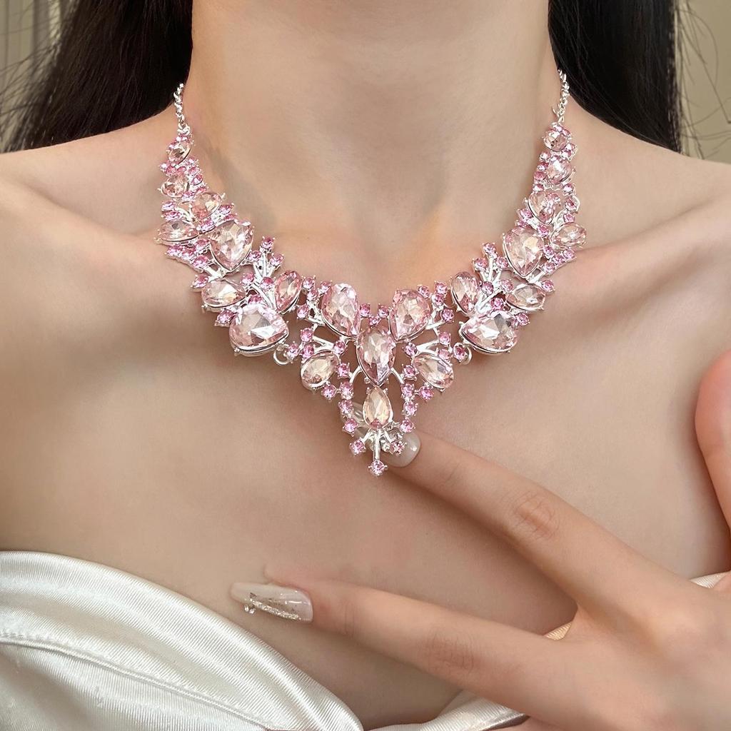 Teardrop Flower Pendant Necklace: Diamond-Studded, Retro-Style, Luxury Clavicle Chain for Women