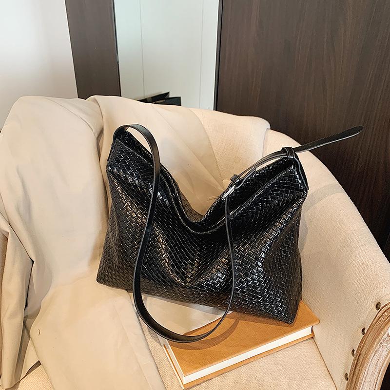 Large capacity underarm tote bag, new commuter shoulder bag, high-end simple and versatile women's bag