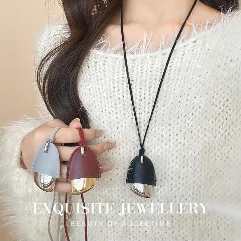 Minar Women'S Black & Blue Color-Block Pu Leather Necklace With Metal Pinecone Pendant