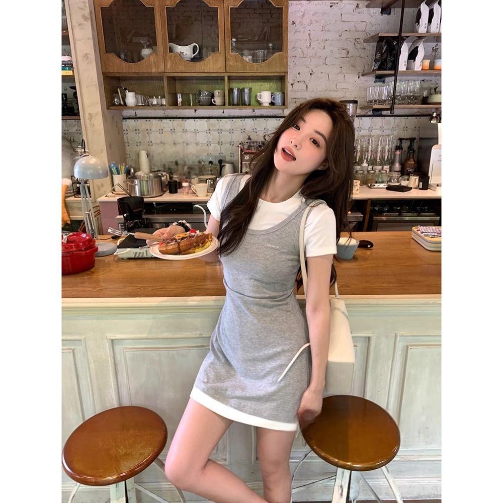 

Korean-Style Petite Summer Two-Piece: Short Sleeve Straight Shoulder Top & Hip-Hugging Skirt Large сірий колір