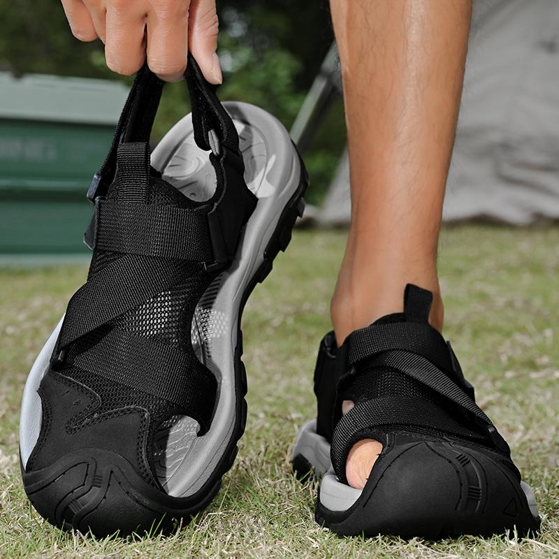 Fashion Men's Breathable Sandals Lightweight Outdoor Sport Sandals Anti-collision Toe Male Beach Shoes Non-Slip Sunnmer Magic Glue Flats