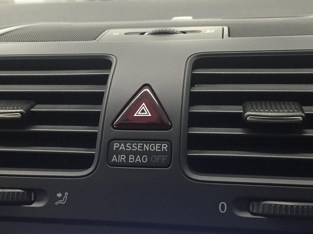 [Hoshigaya Boeki] VW Genuine Dark Cherry Red Hazard Switch "18G