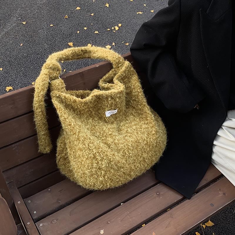 Autumn and Winter Fashion Large-capacity Plush Bag Women's Bag 2025 New Underarm Bag Korean Version Niche Mao Mao Shoulder Bag