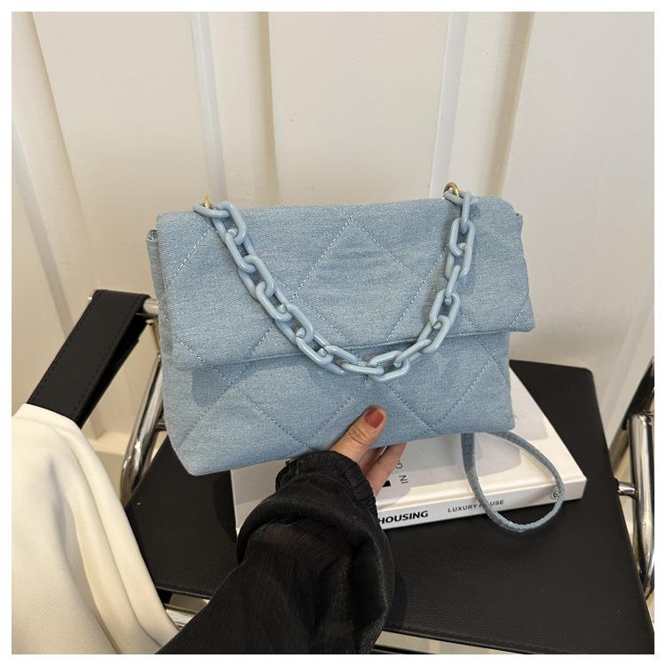 

Premium texture niche design denim envelope bag women s summer 2024 new trendy fashion chain shoulder armpit bag світло-синій колір