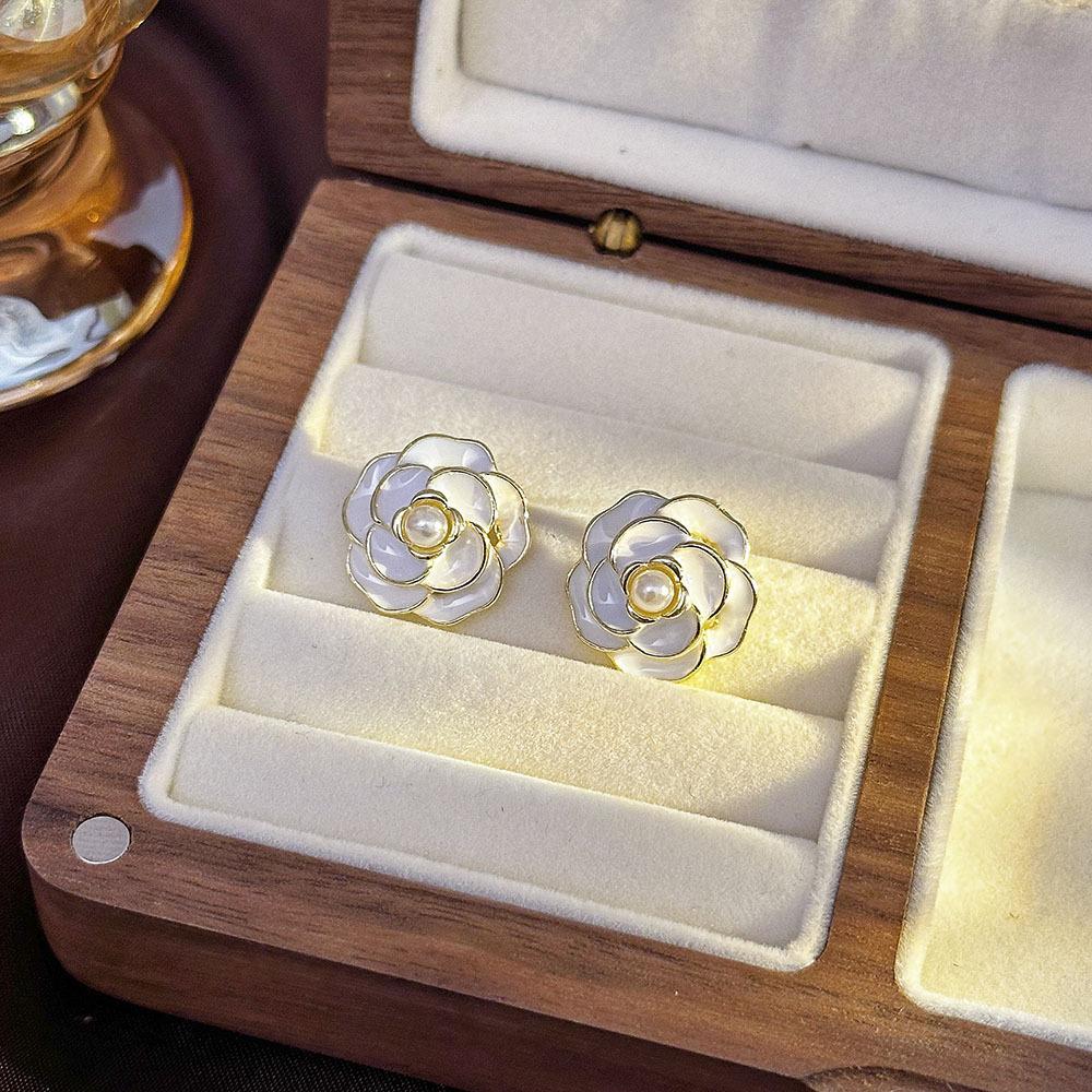 Light Luxury Exquisite Micro-inlaid Zircon Flower Earrings Elegant High-end Pearl Stud Earrings Niche Design Temperament Earrings