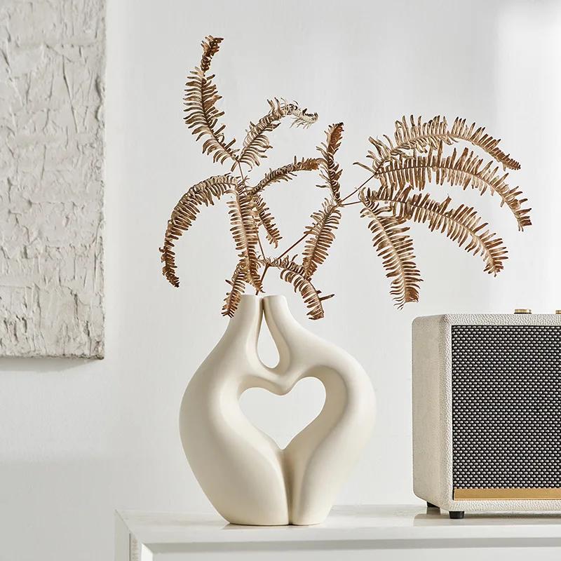 Ceramic Couple Figurines Vase Lover Heart Statue for Pampas Grass Nordic Abstract Home Living Room Bedroom Centerpiece Decor