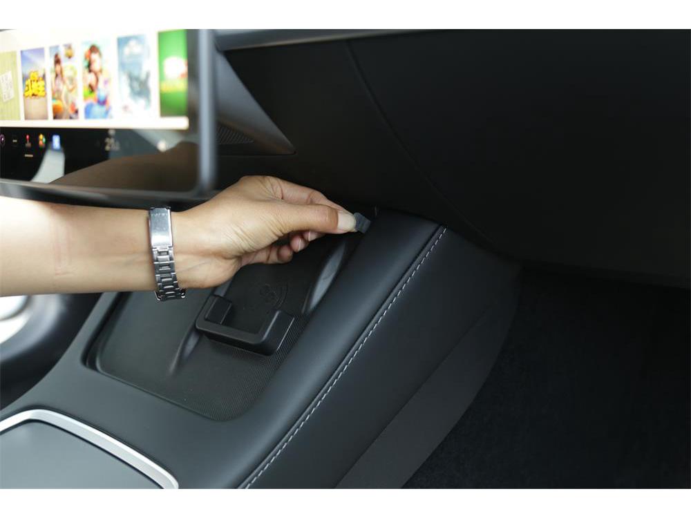 2021-2022 Tesla Model 3/Y Kabellose Ladefläche mit Bluetooth-Kopfhörer-Zusatz