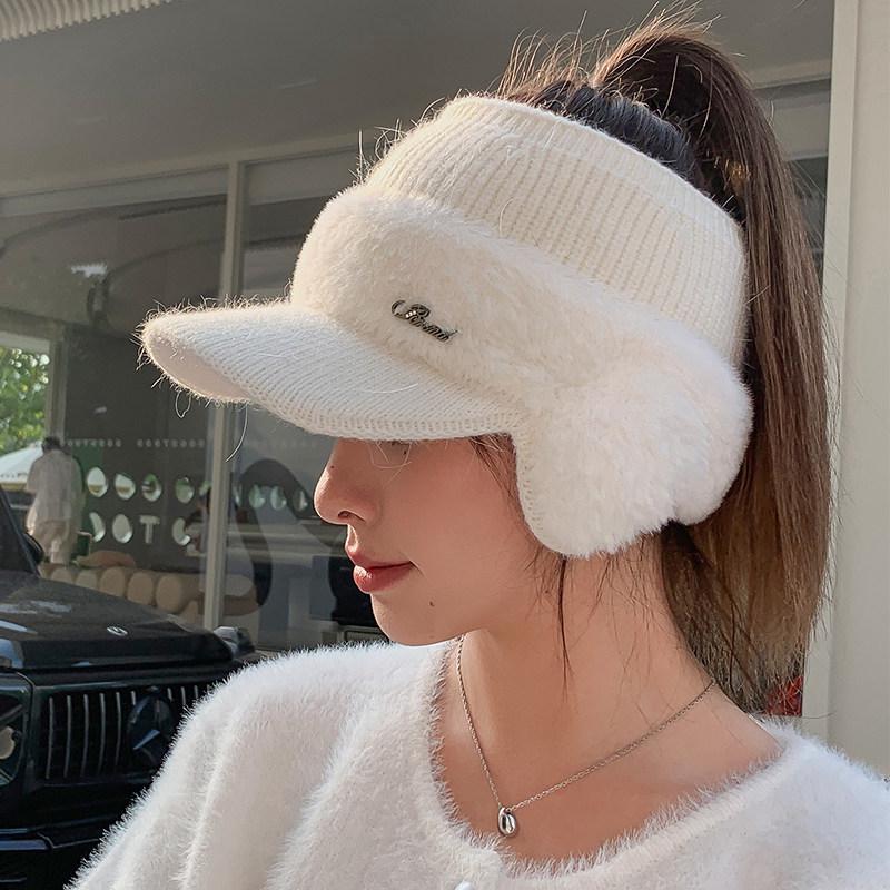 Korean Style Women's Winter Plush Ponytail Visor Hat: Fashionable Earmuff Baseball Cap for Outdoor Streetwear