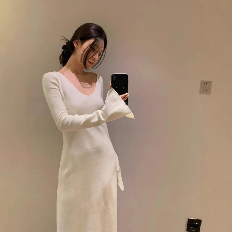 [] White V-neck Slim-fit Knitted Dress Design Sense with Coat Long Sweater Skirt Autumn and Winter