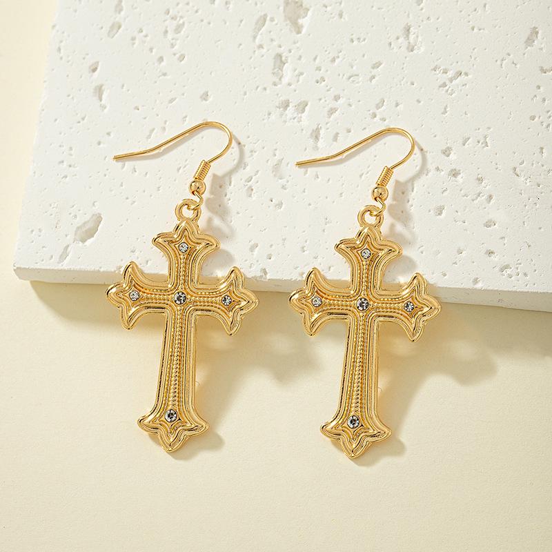 

Стильные серьги-крестики с бриллиантами для женщин с уникальным дизайном и модным шармом