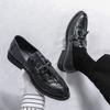 Zapatos de vestir para hombre, tendencia de personalidad, zapatos de boda de cuero Paty, zapatos planos de cuero Oxfords para hombre, zapatos formales