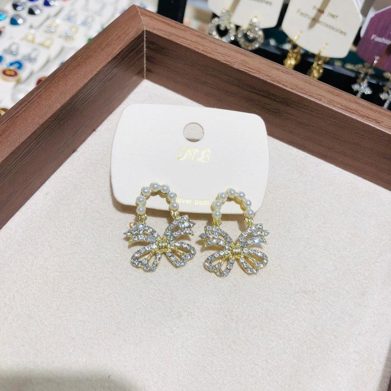 Exquisite Rhinestone Earrings Hollow Bowknot Elegant Pearl Earrings Women s Fashion Accessories Niche