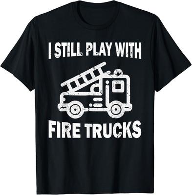 Ich spiele immer noch mit Feuerwehrautos Geschenk Unisex T-Shirt