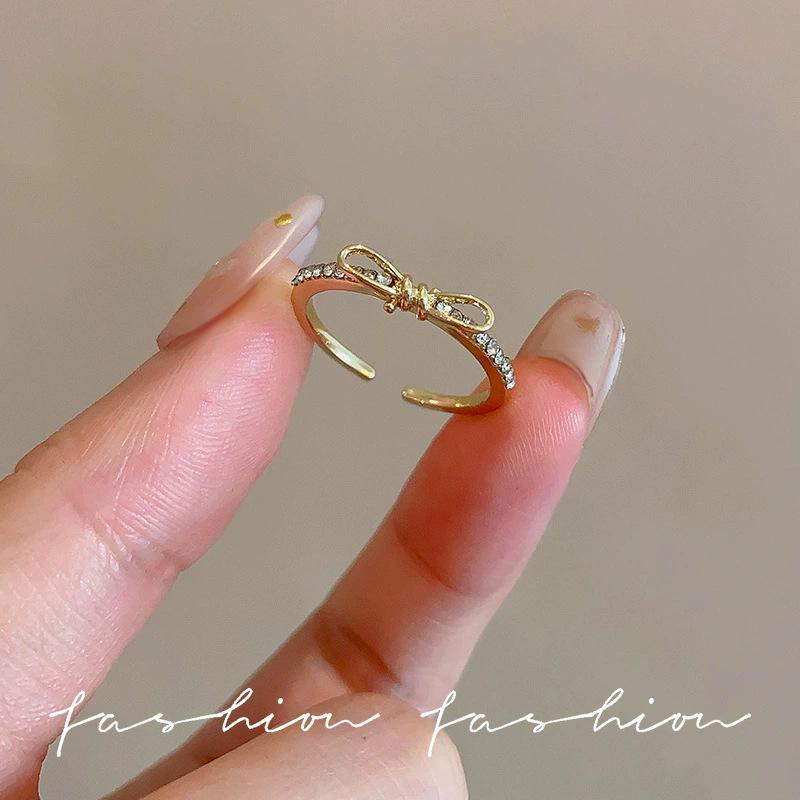 Elegant Butterfly Zircon Silver Ring: Women's High-End Luxury Style Jewelry