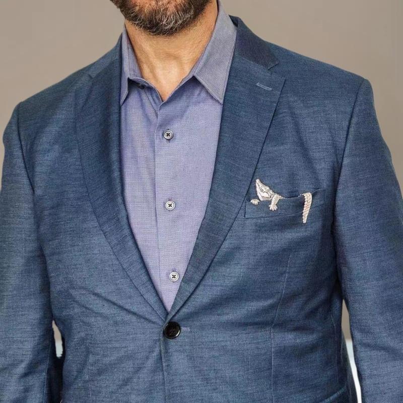 Durable Zinc Alloy Vintage Crocodile Tiger Shaped Engraved Men's Suit Lapel Pin Classic Formal Accessory Pins For Men Suits