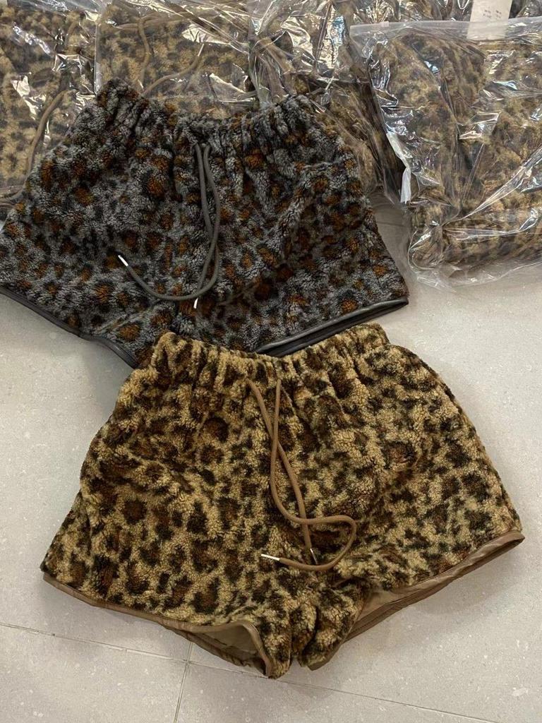 Korean Dongdaemun Leopard Print High Waist Warm Wide-Leg Shorts - Women's Autumn/Winter Fashion