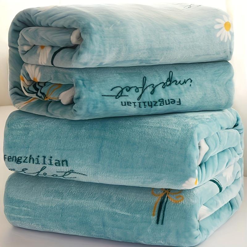 Soft Coral Fleece Floral Print Blanket - Light Blue with White Daisies & Green Leaves, Cozy All-Season Throw for Bedroom, Living Room, Office, Sofa