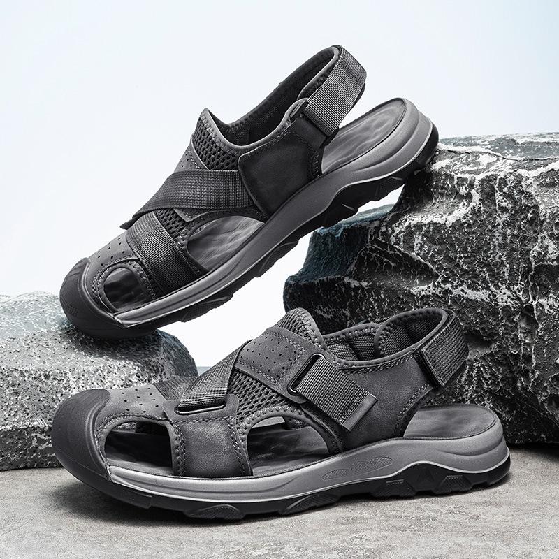 Summer Sandals Men's 2025 New Fashion Trend Versatile Men's Beach Shoes Soft Sole Outdoor Leisure Sports Wear-resistant