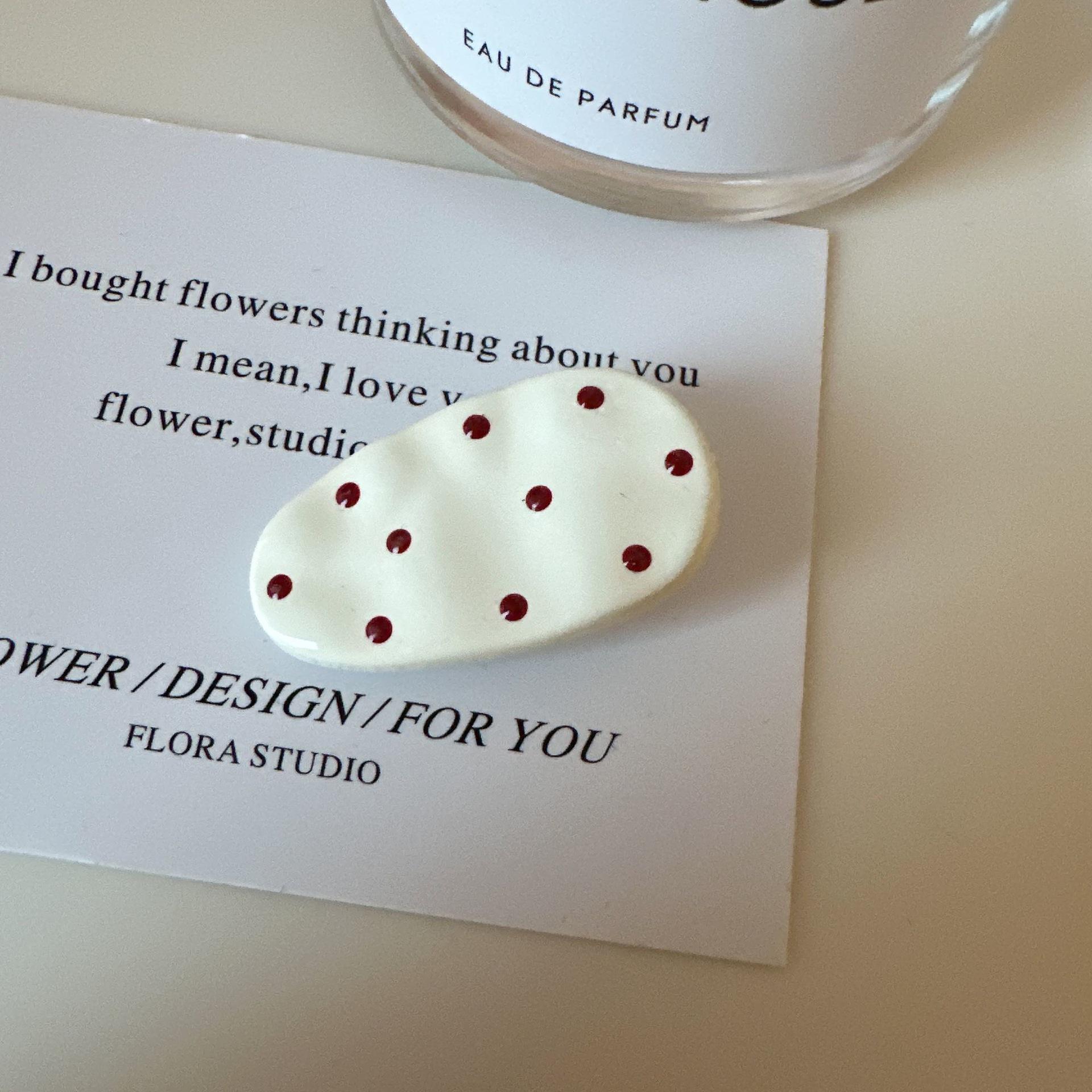 

Cute Polka Dot Duckbill Hair Clip - Versatile Water Drop Hairpin for Side Bangs