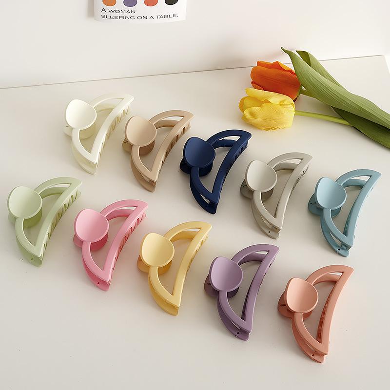 Versatile Cream Claw Hair Clip: Sweet Spring Accessory for Girls and Updos