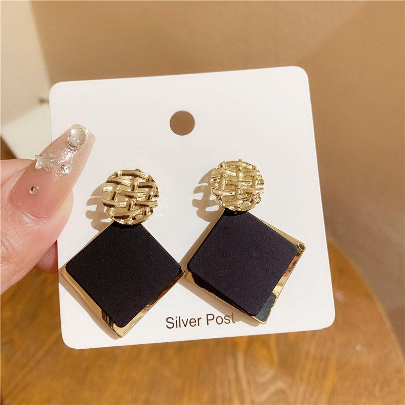 Retro Gold Lattice Dangle Earrings Hollow Geometric Top Black Square Piece Pendants Women's Hanging Earrings brincos