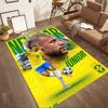 Neymar Jr. Dywaniki Brazil Legend Square to świetny wybór do salonów, sypialni, wystroju domu oraz jako prezenty.