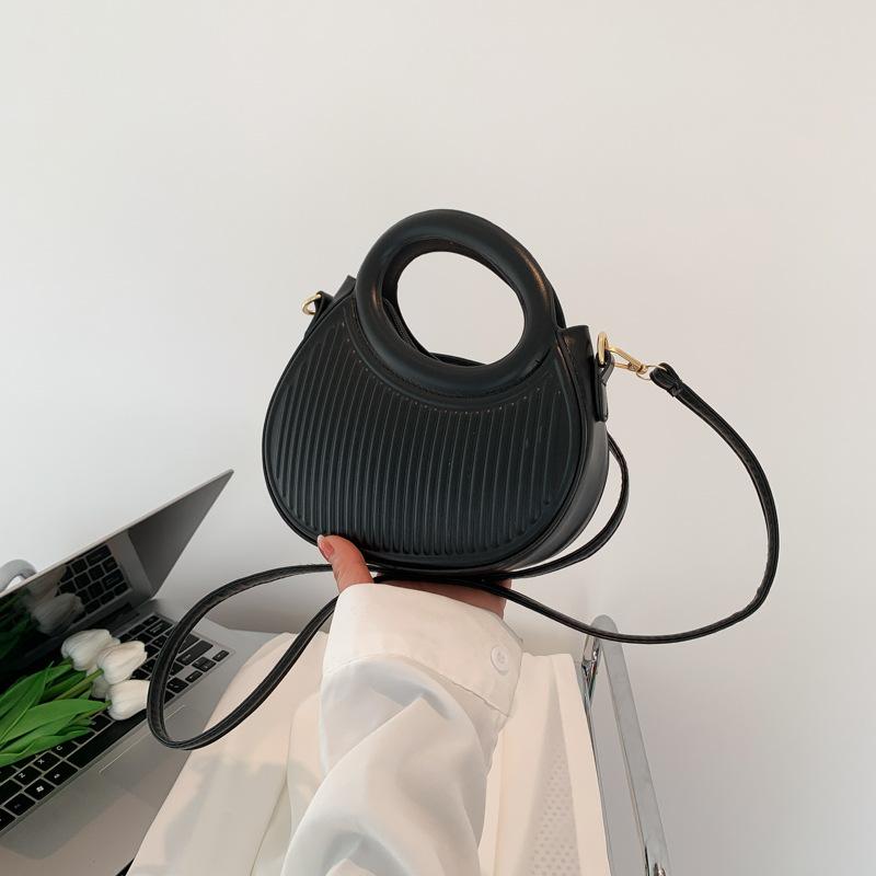 2025 New Spring Portable Shoulder Women's Bag Pleated Personalized Casual Messenger Bag Solid Color Design Bag Women