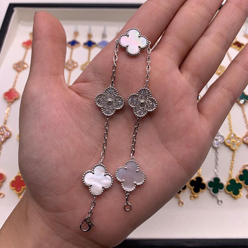 

Бутик Браслет «Четырехлистный клевер Пять цветков» 18K Легкая роскошь Инс Дизайн Модный Изысканный Универсальный Мужской и женский браслет Boutique Bracelet