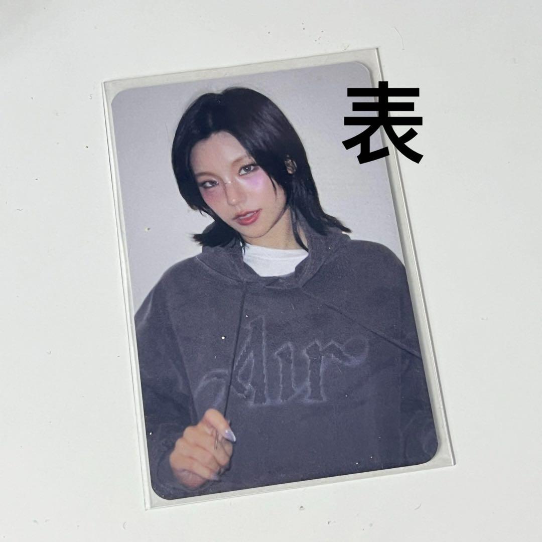 

[USED] ITZY YEJI Pop-Up Hoodie, Double-Sided, Trading Card