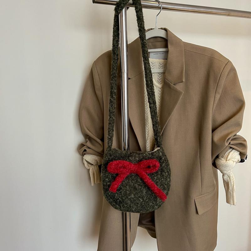 Korean spring new fashion niche design large-capacity student foreign style bucket bag women's shoulder trend oblique span bag