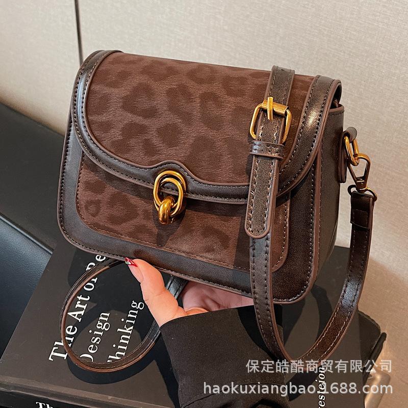 Retro niche leopard print bag women's 2025 new fashion versatile messenger bag autumn and winter explosion super hot small square bag