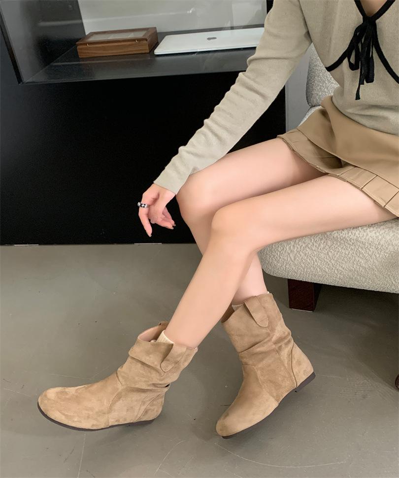 

Корейская версия нишевые ботильоны на плоской подошве новые 2025 темпераментные короткие ботинки однотонные плиссированные с круглым носком ретро удобная женская обувь 39 хаки