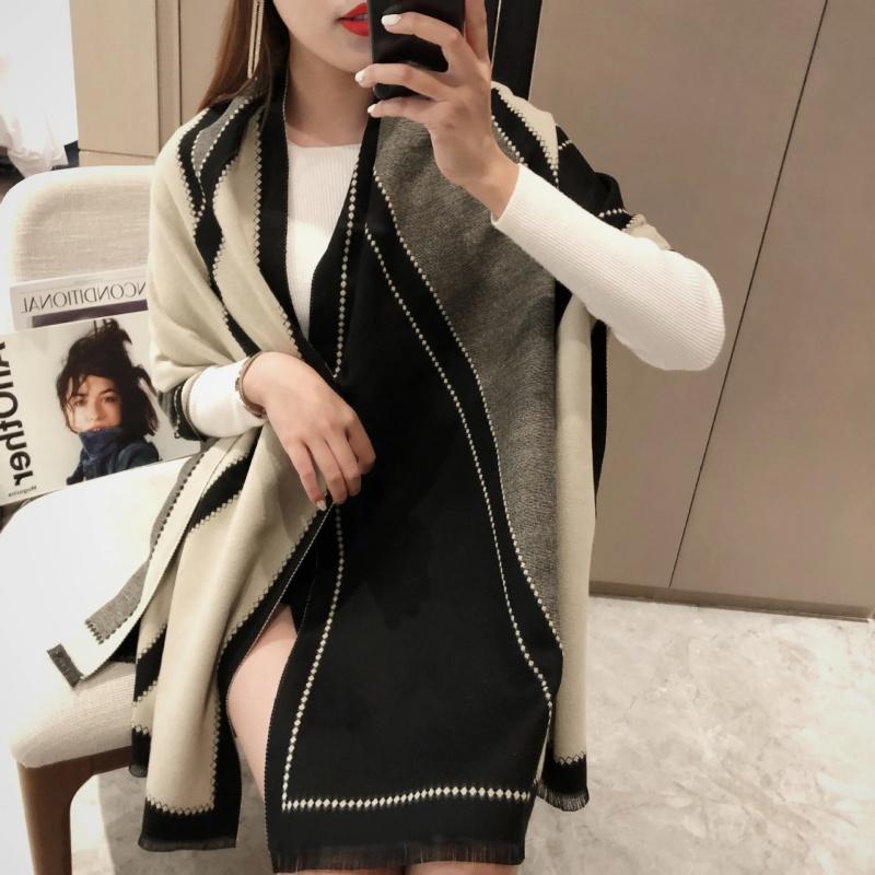 Plain Stripe Cotton Scarf for Women Winter Warm Fashion Printed Geometry Stripe Shawl Outdoor Sunscreen Muffler Hijab New Design
