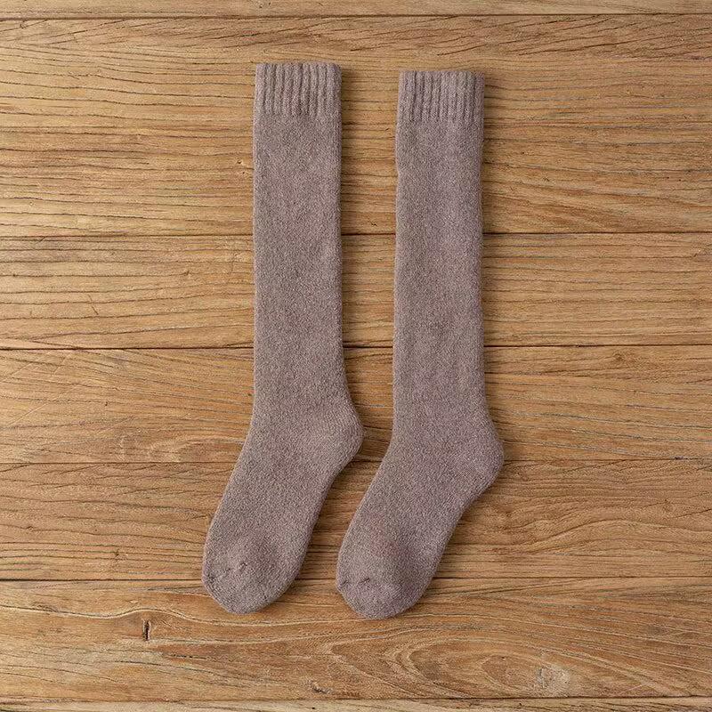 

Black Fleece-Lined Thickened Calf Socks – Warm, Slimming, Extended Mid-Calf Length for Autumn and Winter One Size хакі