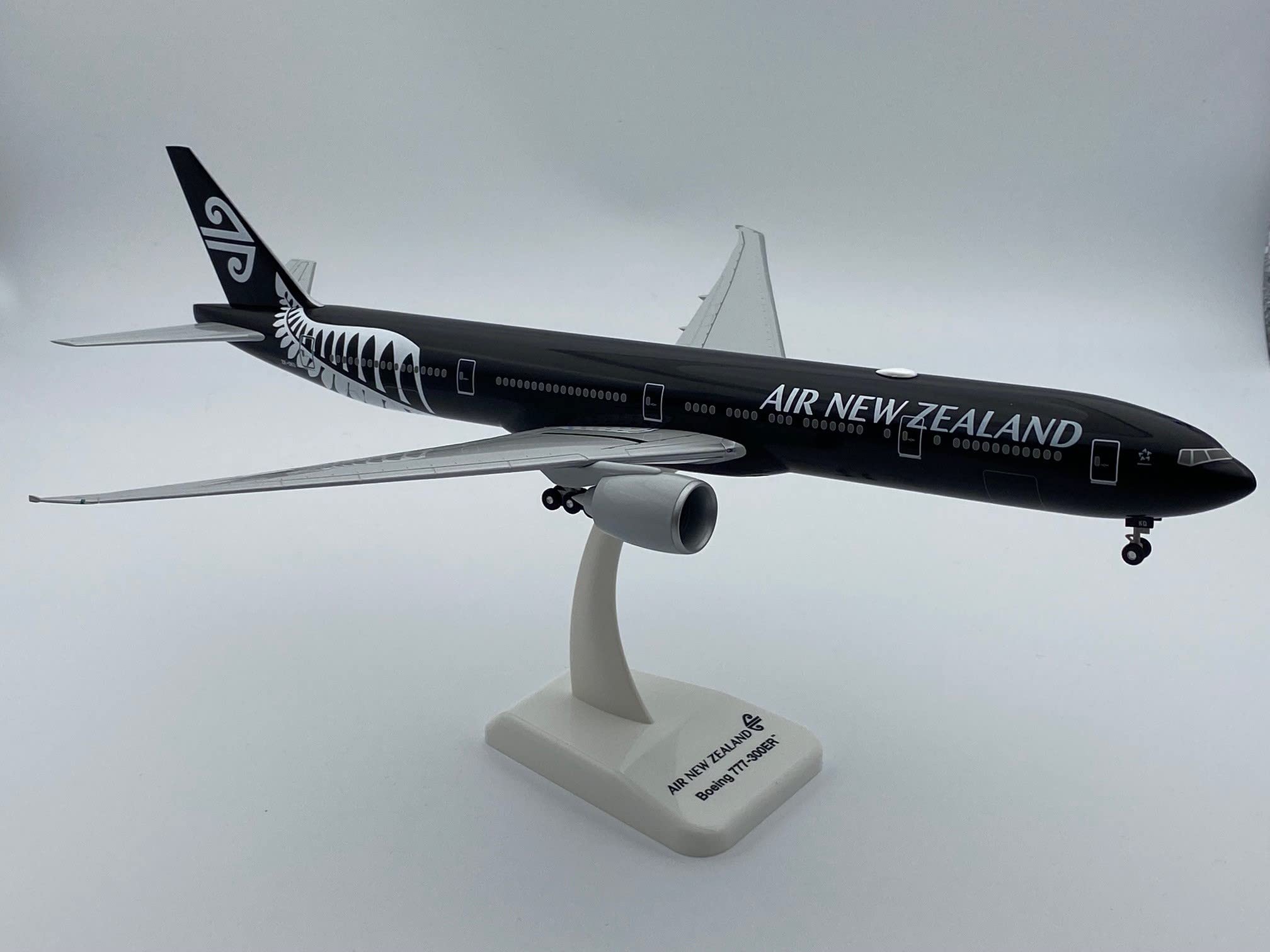 

ХОГАН Hogan Wings Boeing Air New Zealand 1/200 777-300ER
