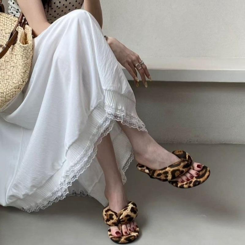 Fashion Niche Retro Leopard Bread Toe Wedge Slippers Women's 2025 Casual Flip Flops Cool Mops