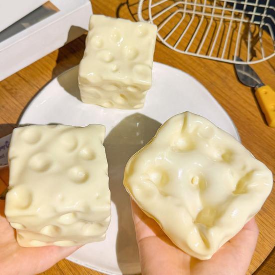 Realistisches Käse-Quetschspielzeug Großes TPR Fidget Dickes Langsam aufsteigendes Spielzeug Dekompressions-Gadget zur Stressbewältigung Tragbare Schreibtischdekoration für Kinder Erwachsene