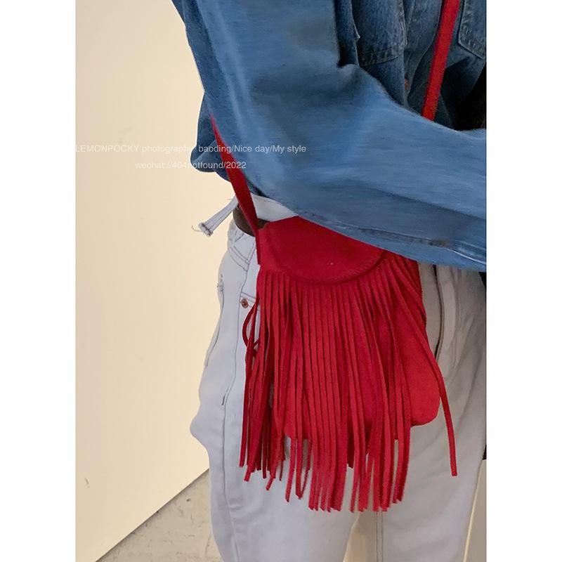 Una Borsa per Telefono di Nicchia e di Fascia Alta, Una Piccola Borsa a Spalla, Una Piccola Borsa Quadrata e Una Semplice Borsa a Tracolla Singola