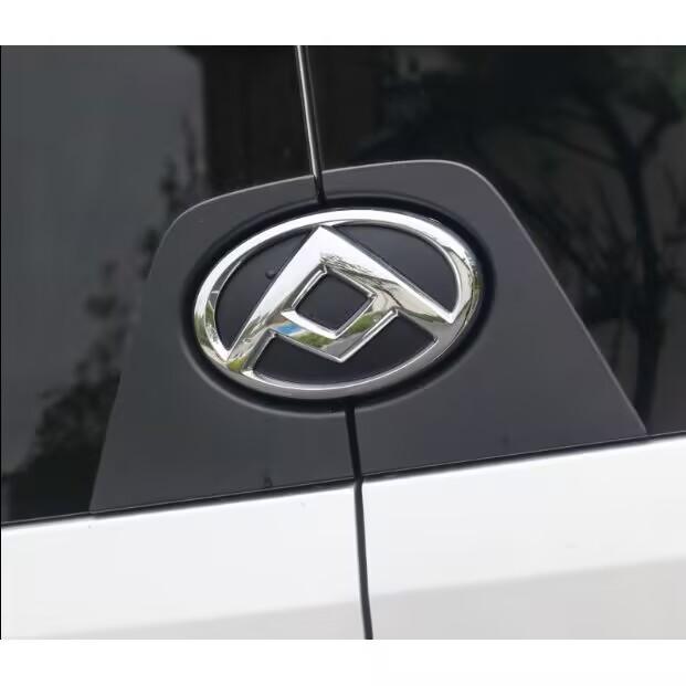 1pcs High Quality Backend Rear Door LOGO Emblem To Maxus V90 Deliver 9 Back Door Emblem C00141948 Band New