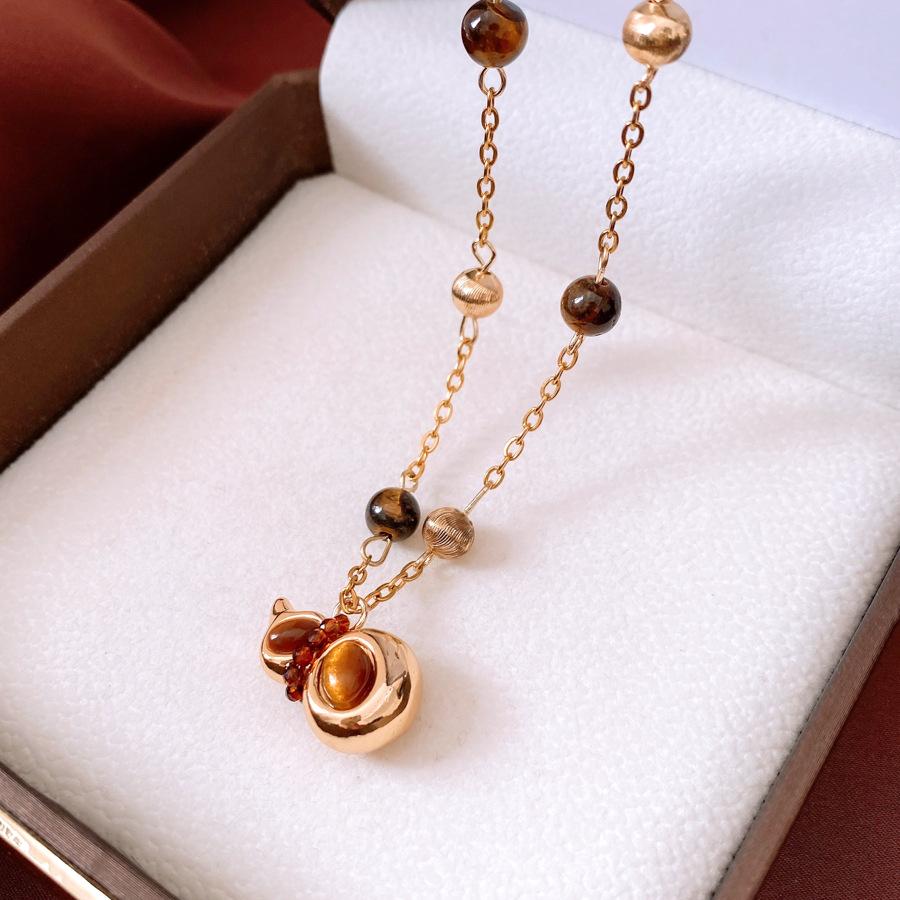 

Vintage Tiger s Eye Stone Beaded Gourd Pendant Necklace Maillard Simple Sweater Chain Niche Versatile Necklace Women