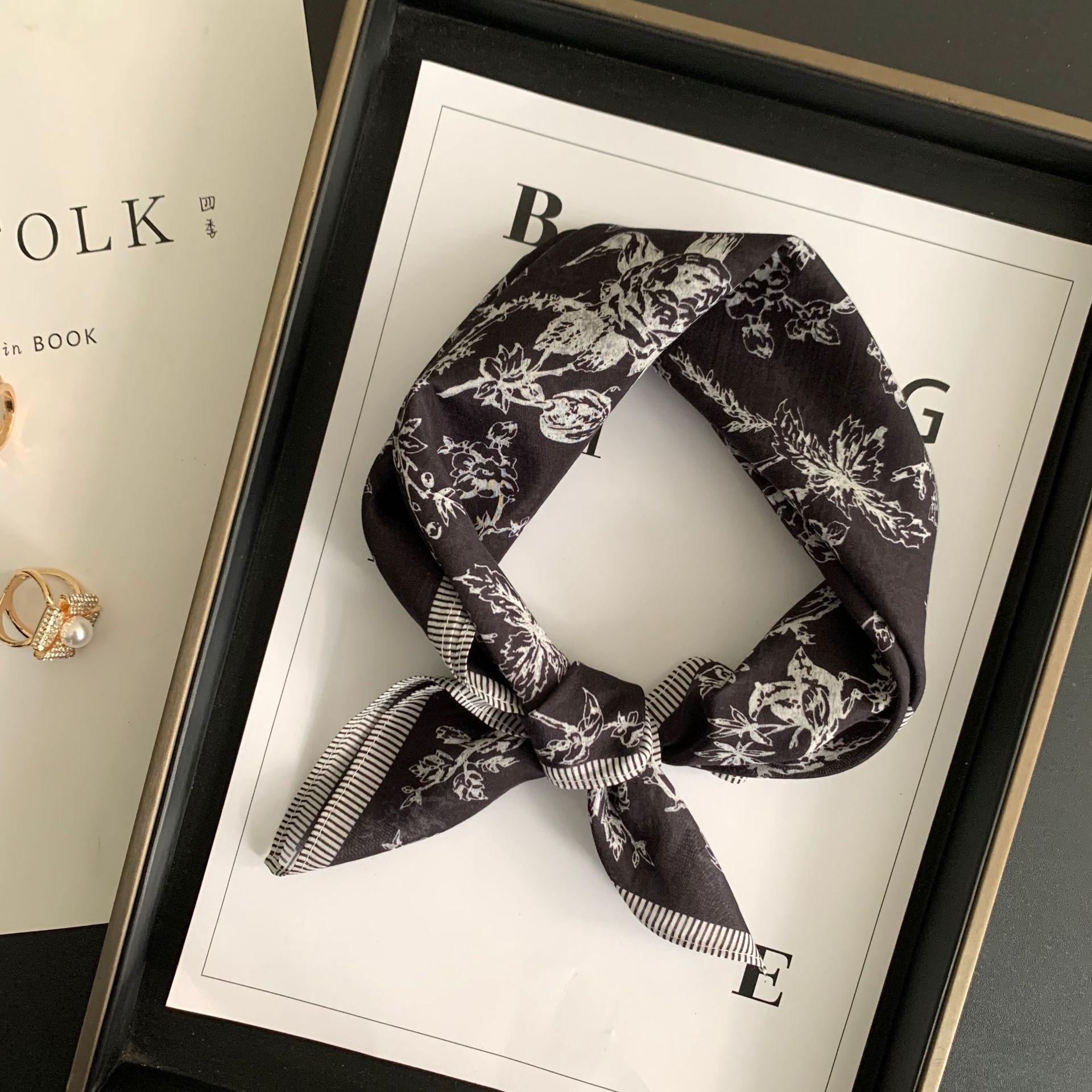

Silk Cotton! [Art Wandering] Medieval Black And White Mulberry Silk Organic Cotton Scarf Silk Scarf Women S Versatile Small Square Scarf 58-58