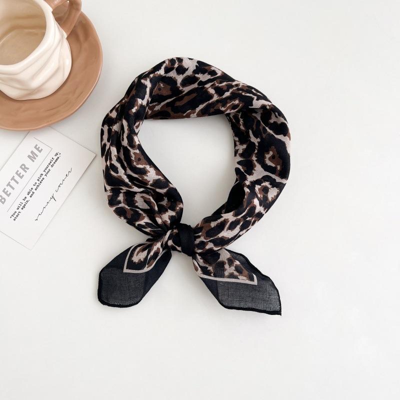 Polka dot silk scarf women's spring and summer new Korean ins versatile neck protection scarf fashion headscarf square scarf silk scarf