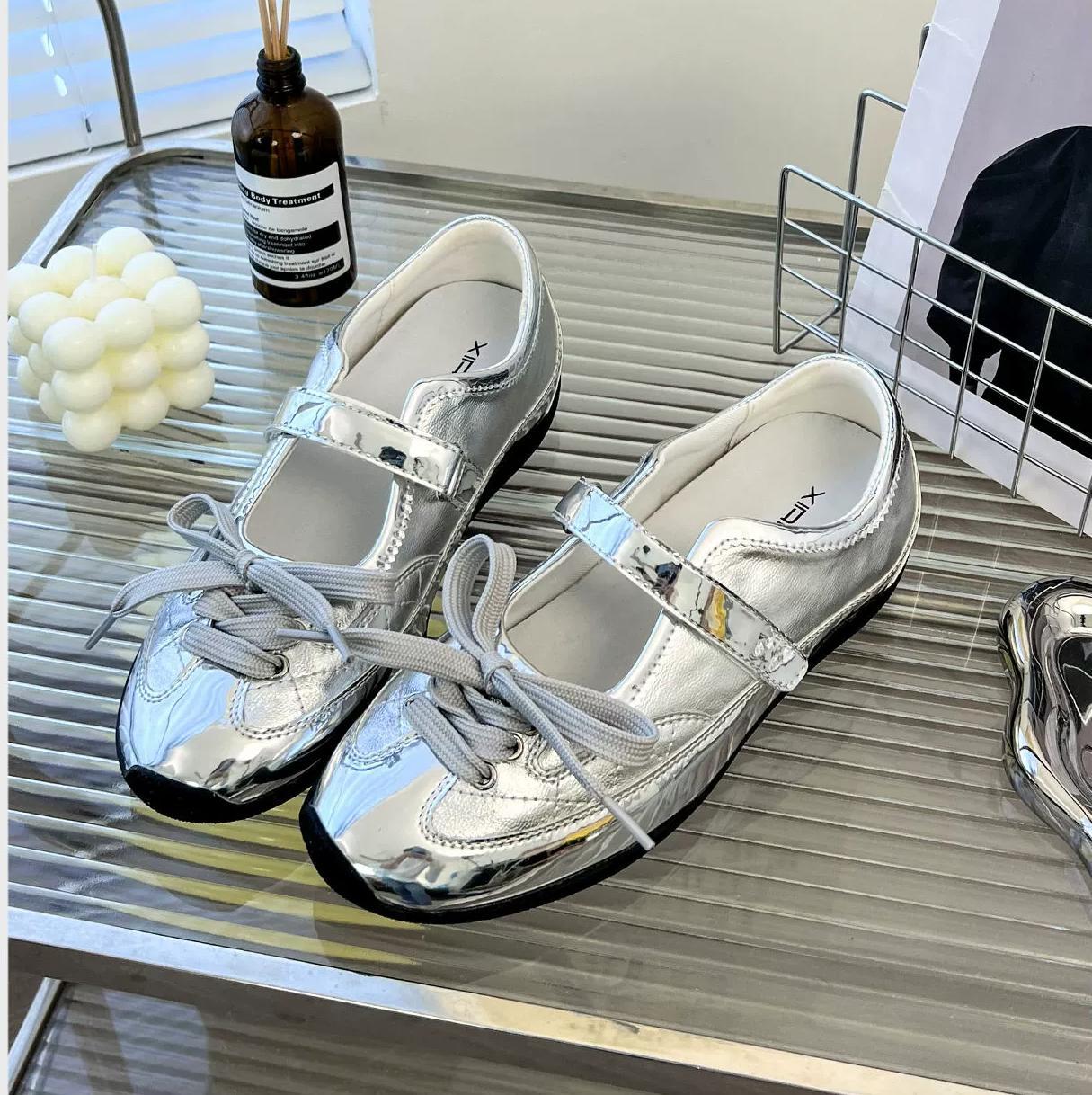

Inner height increase silver single shoes women s 2025 new summer black and white color matching ballet shoes women s light mouth casual shoes women 40 серебряный