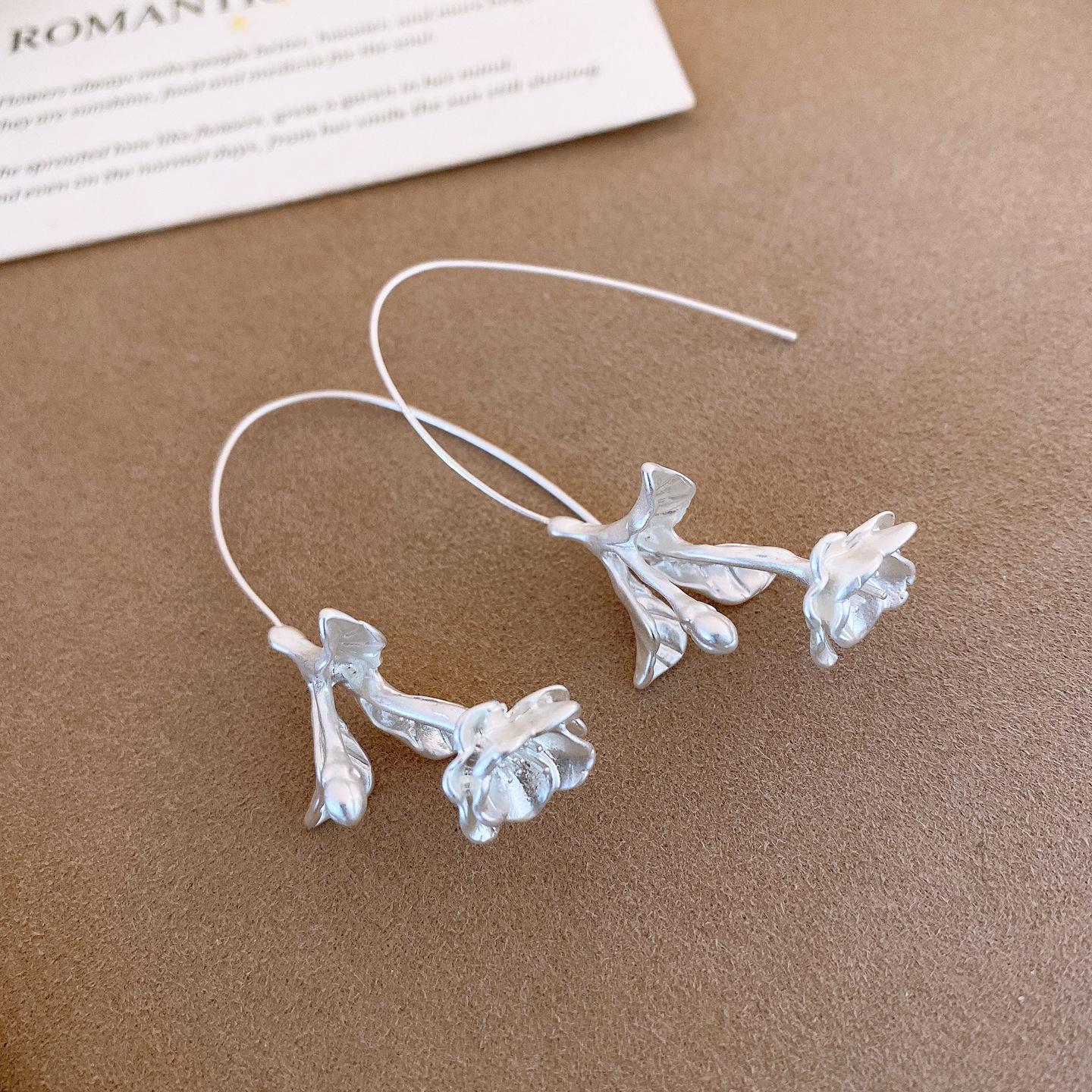 

European and American cold wind simple flower fringed earrings ear hooks personalized temperament earrings wholesale