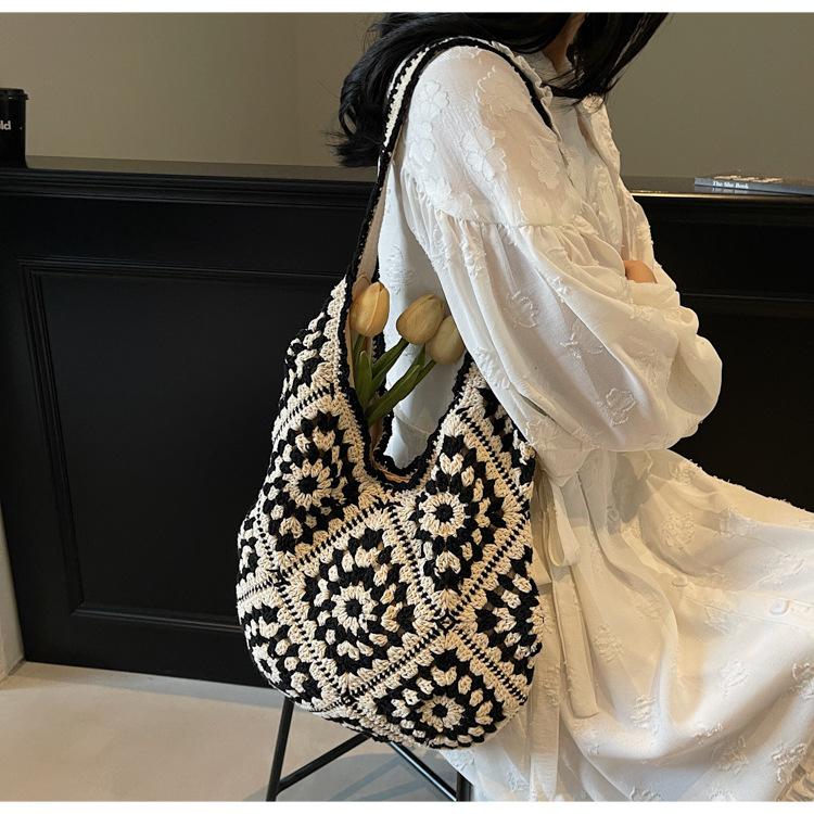 Large capacity shoulder underarm bag 2025 spring new trend foreign style women s casual texture commuter tote bag