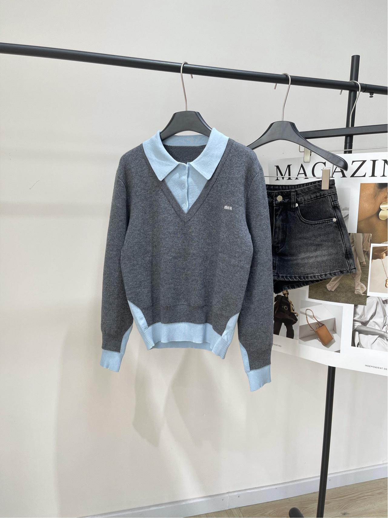 

2025 Ранняя осень Серо-голубой колор-блок Двойка Поло С длинным рукавом Свитер - Свободный, Стройнящий Модный женский топ Medium